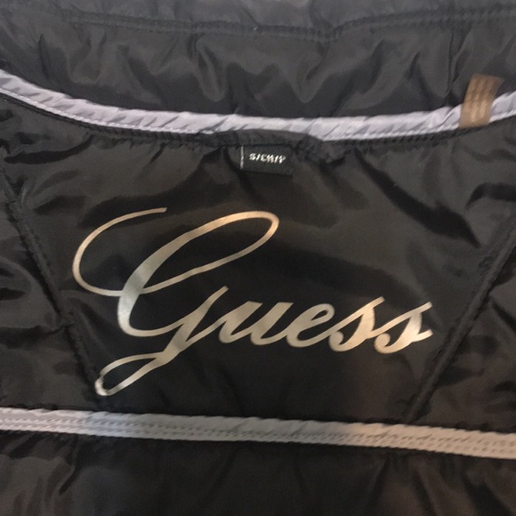 Guess black fitted puffer jacket - Picture 3 of 5